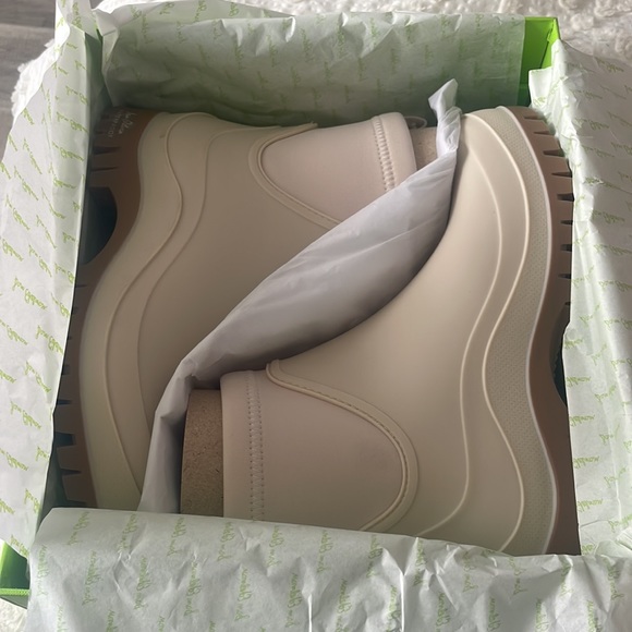 ✨NEW!✨Sam Edelman Louisa Modern Ivory Rubber/Neoprene Rain Boots - Picture 5 of 8